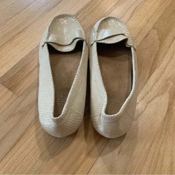 Vionic Larrun Women's Ivory Snake Pattern
Orthotic Slip on Loafers Size 8.5 - Picture 3 of 8